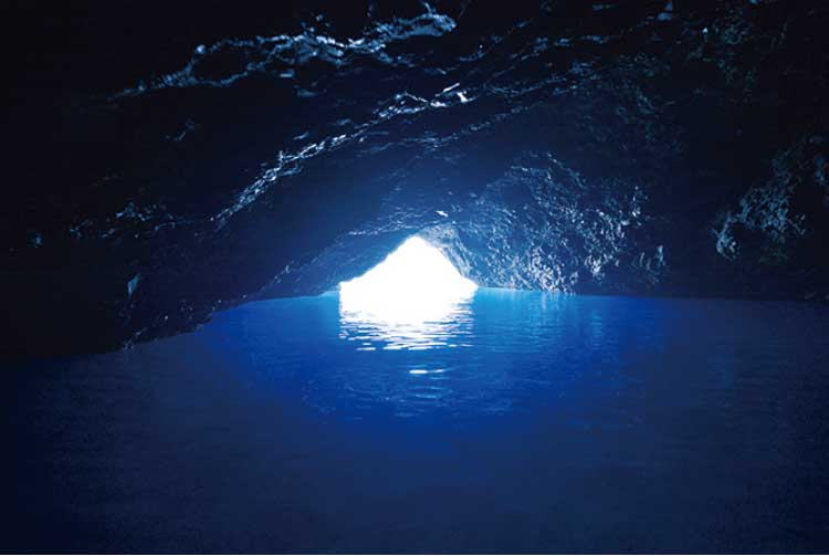 福島町の青の洞窟