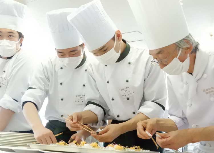 函館短期大学付設調理製菓専門学校の講義風景