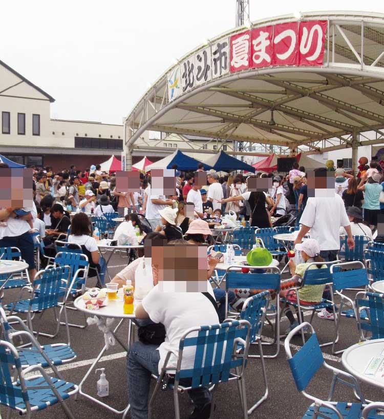 「北斗市夏まつり」のフードコーナー