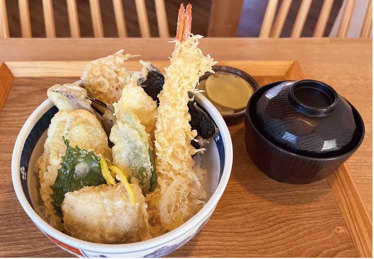 そばと酒・柏木町三貞の「ほたて海鮮天丼」