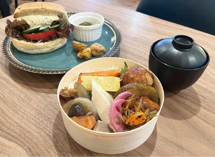 café＆shop seed on hakodateの「わっぱ弁当とハンバーガー」