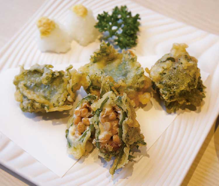旬の味・ご馳走亭の納豆しそ巻き天ぷら