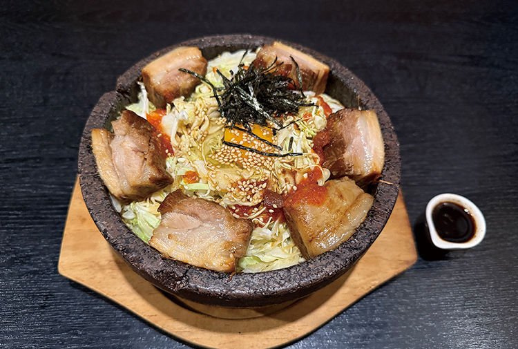 旬味鹿六の柔らか豚角煮のビビンバ
