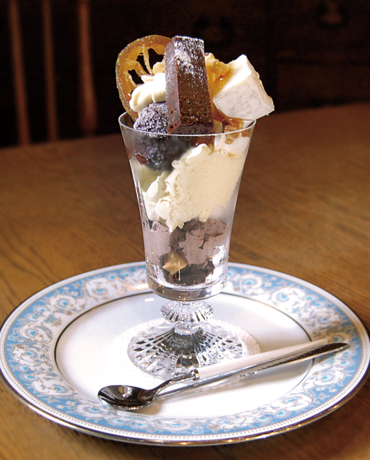 カフェ マギンのチョコレート＆チーズパフェ