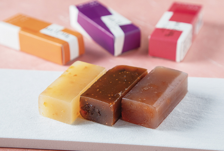 千秋庵総本家のあんと果実と洋酒の羊羹