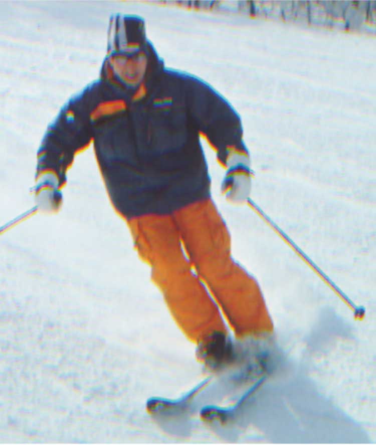 スキーをしている三沢洋大さん