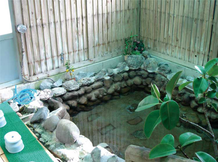 ホテルテトラ湯の川温泉の岩風呂